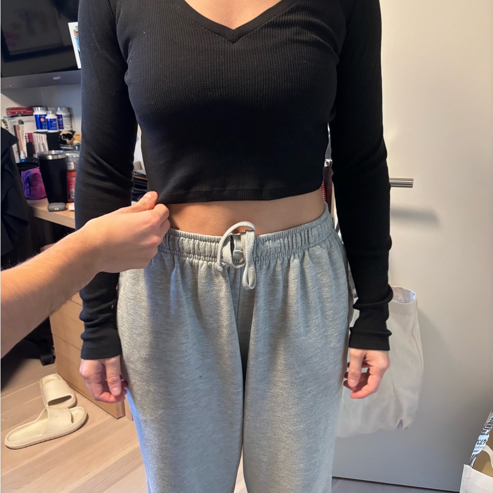 Lululemon long sleeve crop great condition size 2-4 or too sure